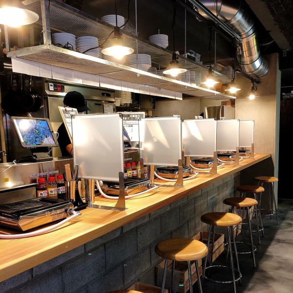 A total of 6 seats at the counter.You can easily enjoy it from one person.