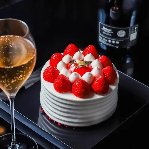 お祝いを彩る特注ケーキの手配可能