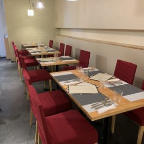 席数につきましてはお店へお問い合わせください。