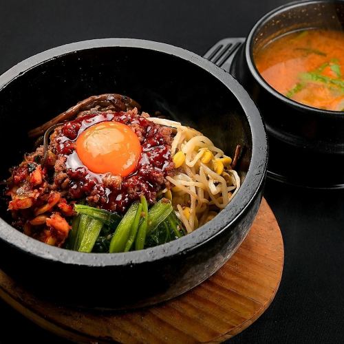 Stone-grilled bibimbap (with Korean stew)