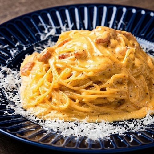 トリュフ風味の奥深いカルボナーラ