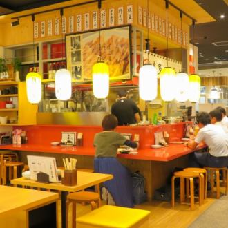 屋台のカウンターに座っているような気分に♪