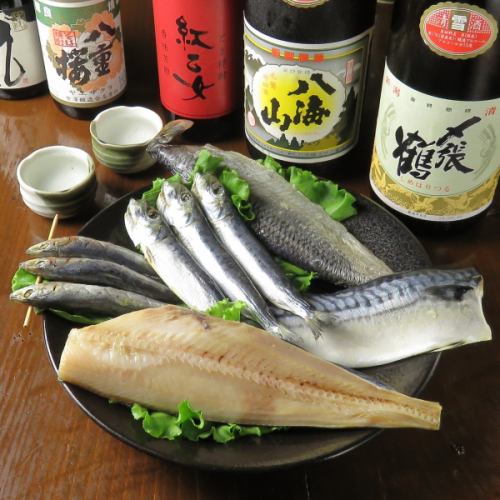 [Fish and sashimi goes well with sake]