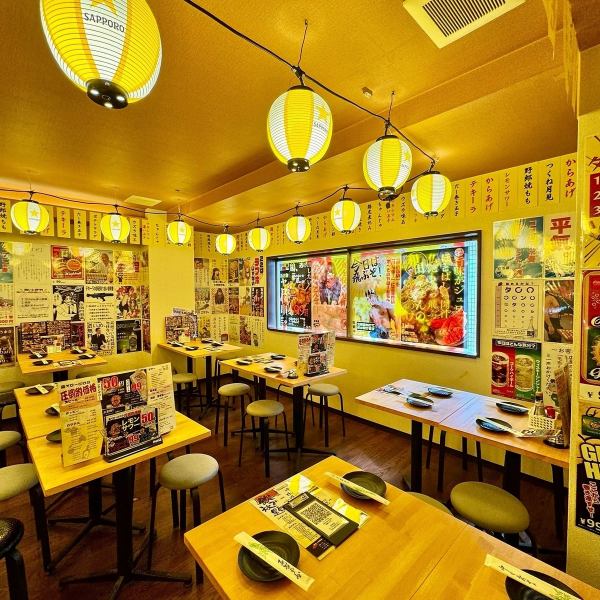 大人数でのご宴会も可能な稼働式テーブル席♪テーブル席でわちゃわちゃ楽しめる居酒屋は鶏ヤロー！少人数でのサク飲みはもちろん、学生、サークル、会社宴会等の大型宴会もお待ちしているトリー！！#濃いめ無料