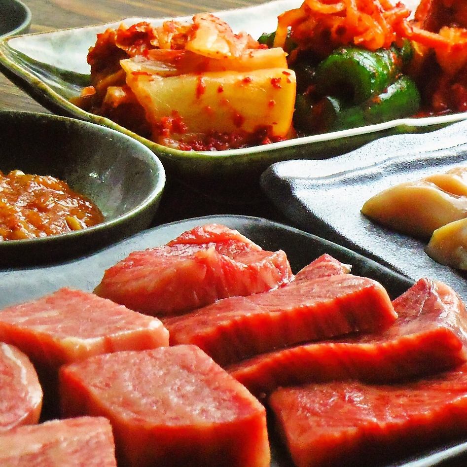점장이 엄선한 최고급 고기는 살코기에서 호르몬까지 폭넓게 다양한 상품.