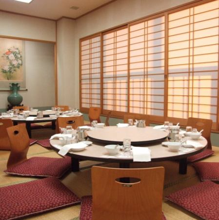 Medium banquet hall with floor space for up to 20 people