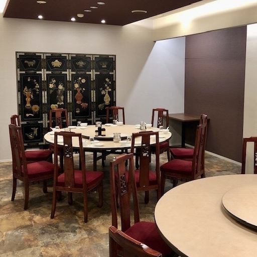 There is also a private tatami room where you can stretch your legs and relax.There are also large and small private rooms, perfect for reunions, company banquets, and family meals. We also have a wide range of facilities available for rental! Please make sure to spend a special time at Peking Pavilion.