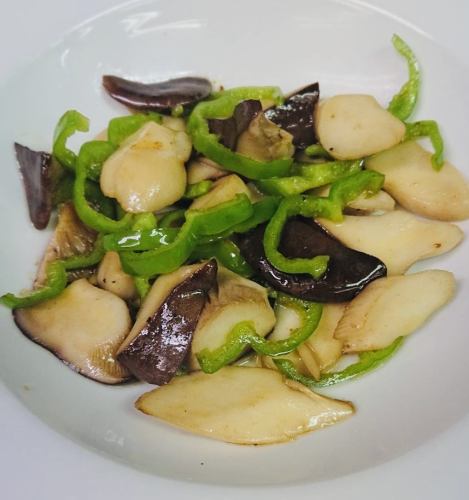 Stir-fried King Kingfish and green pepper with butter and soy sauce