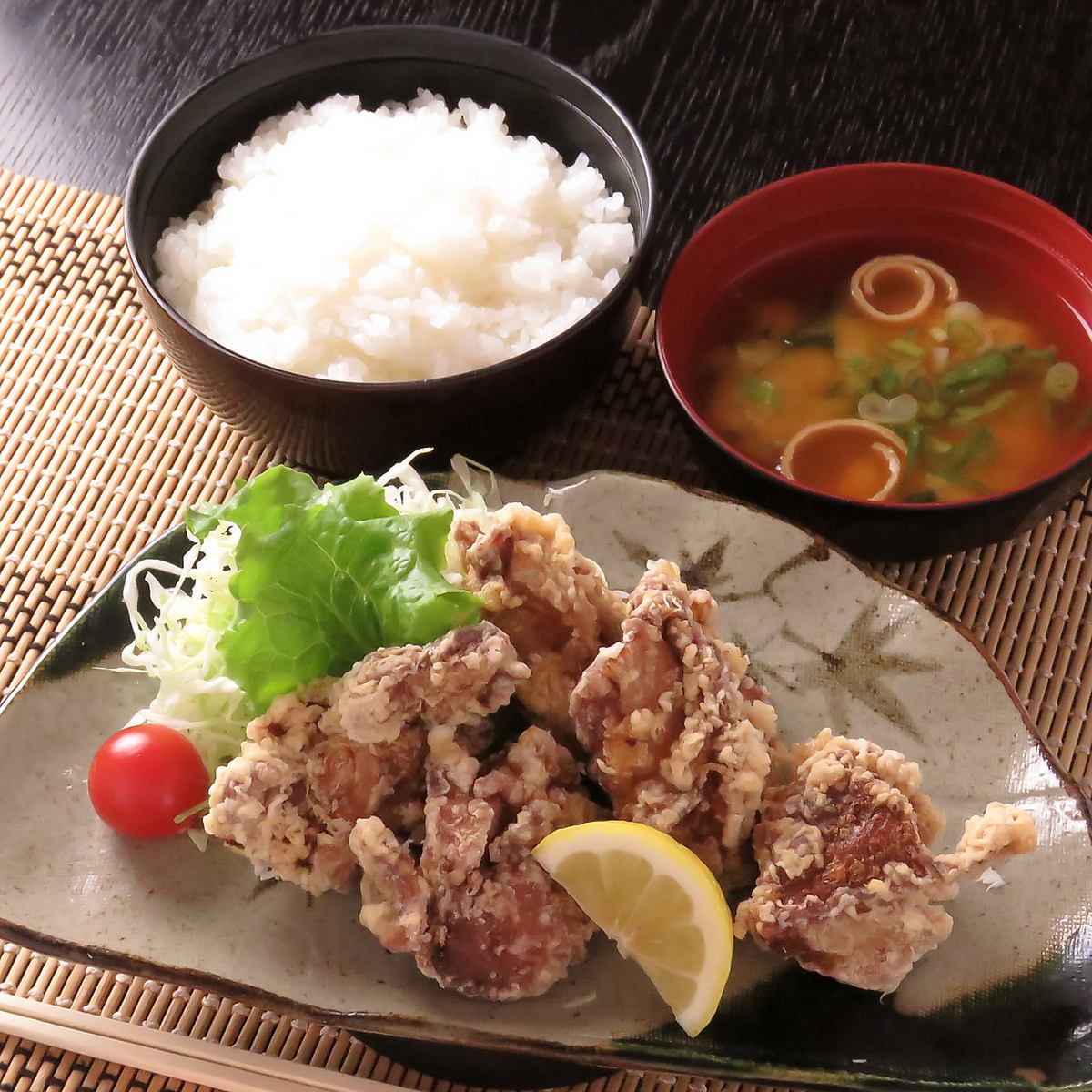 【コスパ◎】種類豊富な定食や餃子、そばをランチでいただけます