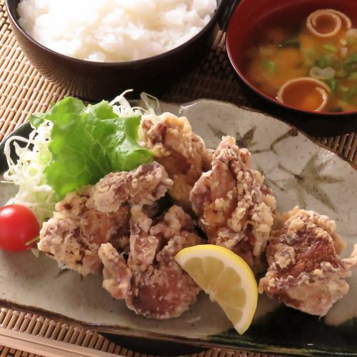 鶏のから揚げ