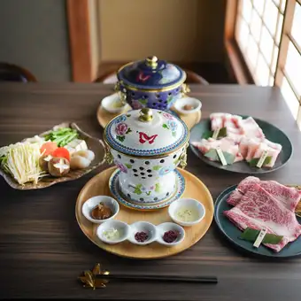 【ディナー】身体ととのう、薬膳火鍋膳 ─産地の恵み、三銘柄豚と黒毛和牛─