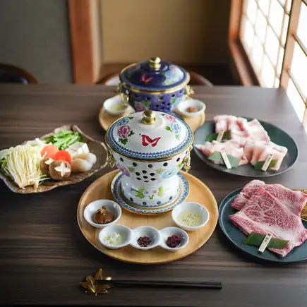 【ディナー】身体ととのう、薬膳火鍋膳　─産地の恵み、三銘柄豚と黒毛和牛─ 