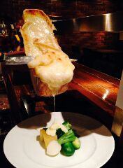 大人気！あつあつラクレットチーズ