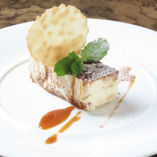 〆にはデザートも◎　濃厚ティラミスアイスケーキ
