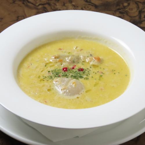 牡蠣扇貝蛤蜊濃湯