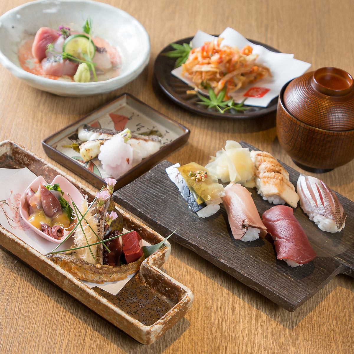 全国の漁場から美味しい魚や珍しい魚を仕入れたり，琵琶湖のお魚や近江の食材を使用！