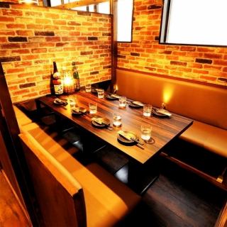 新型コロナ対策。当店は考えうる最大限の対策を実施しております。アルコール消毒箇所（営業時間の1時間ごと）→トイレ、出入り口、カウンター、椅子、テーブル、メニュー帳はお客様が入れ替わる毎にアルコール消毒をしております。(本厚木/居酒屋/飲み放題/個室/焼き鳥/しゃぶしゃぶ/牛タン/宴会/女子会/デート/喫煙可)
