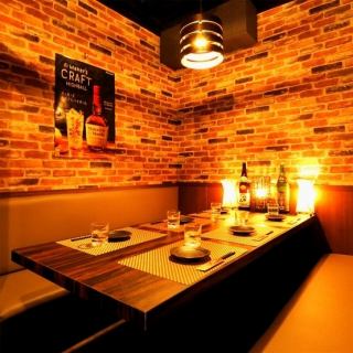 記念日やデートなどでお使い頂けるカップルシート雰囲気を大事にしたお部屋で幅広い年代層に支持を受けており、様々なシーンで活躍しております♪ランチ、カフェ、ディナーと時と共に変わりゆく奥羽本荘の姿をお楽しみ下さい♪(本厚木/居酒屋/飲み放題/個室/焼き鳥/しゃぶしゃぶ/牛タン/宴会/女子会/デート/喫煙可)