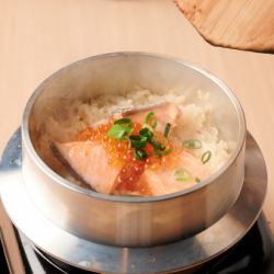  鮭といくらの絶品土鍋ご飯