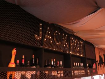 カウンター席は8席