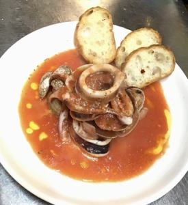 Squid and clams stewed in tomato sauce