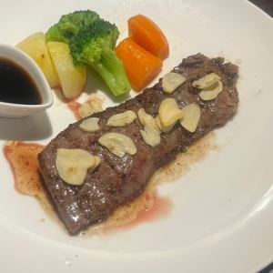 Domestic beef skirt steak with garlic