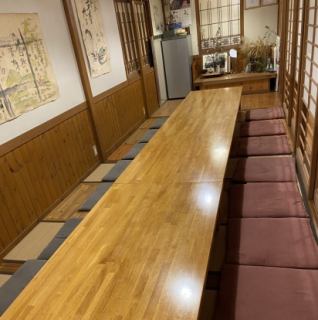 広々とした個室は10名~30名様までご利用可能です。大人数の宴会やパーティーに最適な空間で、楽しいひとときをお過ごしいただけます。