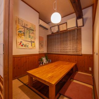 プライベート感あふれる個室2~4名席をご用意しております。落ち着いた雰囲気の中で、友人や大切な方との特別な時間をお楽しみいただけます。記念日やお祝い事にも最適なお席です。