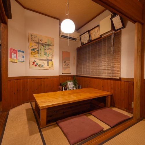 落ち着いた雰囲気の個室6名席をご用意しております。大切な友人やご家族との集まりにぴったりな空間です。プライベート感を大切にしたこの席で、心温まるひとときを存分に楽しめるお席です。