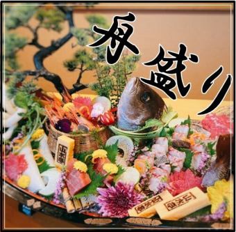 [Option] We also offer extravagant boat-shaped platters! For more details, please see the Tsukuba Sansuitei main store website.