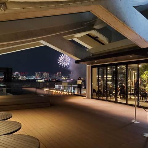 美しい景色も楽しめるダイニングバー!こだわりの料理と厳選したお酒をご堪能あれ◎