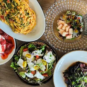 [Girls' Night Out Plan] Perfect for anniversaries! Enjoy a 7-course meal including appetizers like grilled eggplant and burrata, and roasted beef skirt steak.