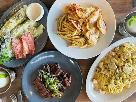 【美式餐厅套餐】尽享蒜香披萨、烤牛腩排等美食！≪包含90分钟畅饮≫