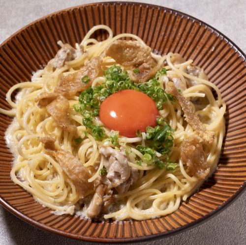 冠地どり鶏白子のカルボナーラ