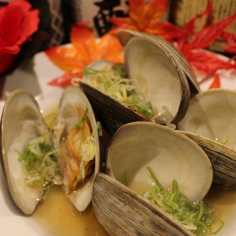 Large clam steamed in sake