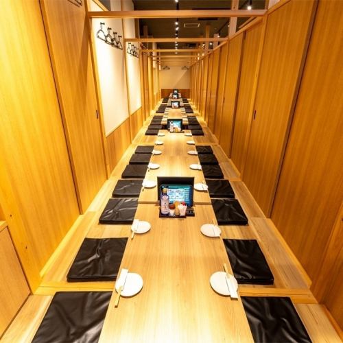 Please relax in our modern Japanese restaurant, where all seats are completely private.