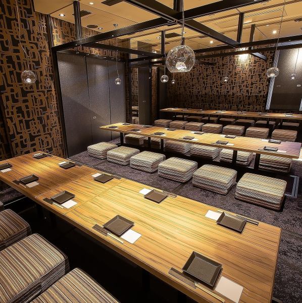 【個室完備】 ご宴会は『楽蔵　海老名駅前店』にお任せください！大人数様向けの大型個室では、ゆったりとした楽しいひと時をお過ごしいただけます。中小規模のお食事にピッタリの個室もご用意しているので、ご家族でのご利用や仲間内の飲み会にも。
