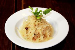 Sauerkraut [pickled cabbage] (cold / hot)