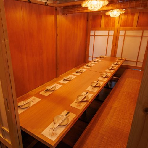 木の温もり溢れる！完全個室で楽しいひとときを