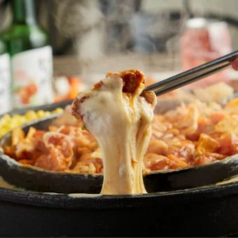 Cheese Dakgalbi set for one person: 1,738 yen (minimum order for two people)