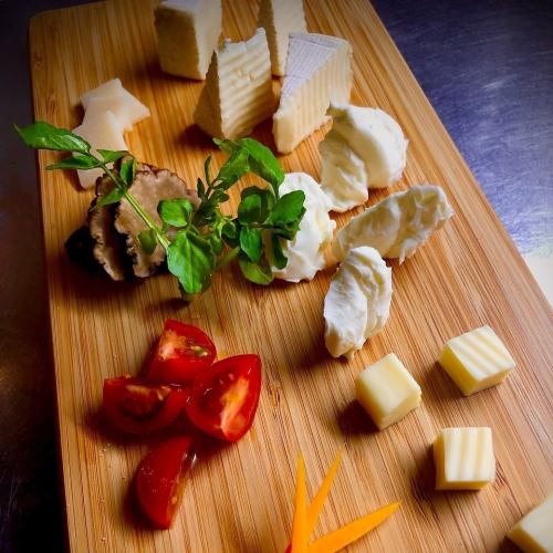 Assortment of 5 types of bite cheese