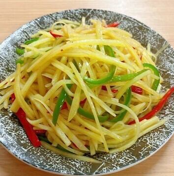 じゃがいも千切り炒め