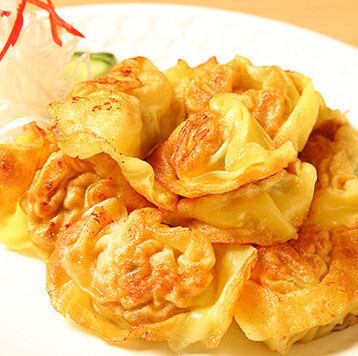 金元宝（焼きワンタン）