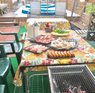 The BBQ space can accommodate up to 33 people seated! It is an all-weather BBQ space that can be used even on rainy days! Have a fun BBQ with your friends and family!