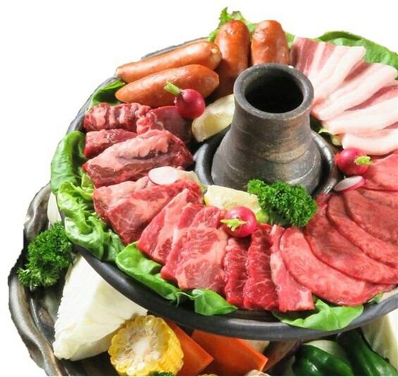 焼肉酒場　食べ放題　広島ホルモン楓。広島駅南口より徒歩約5分