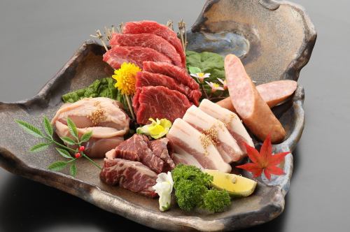 2 명에게 딱 맞는 고기 모듬! 술과 궁합 발군입니다!