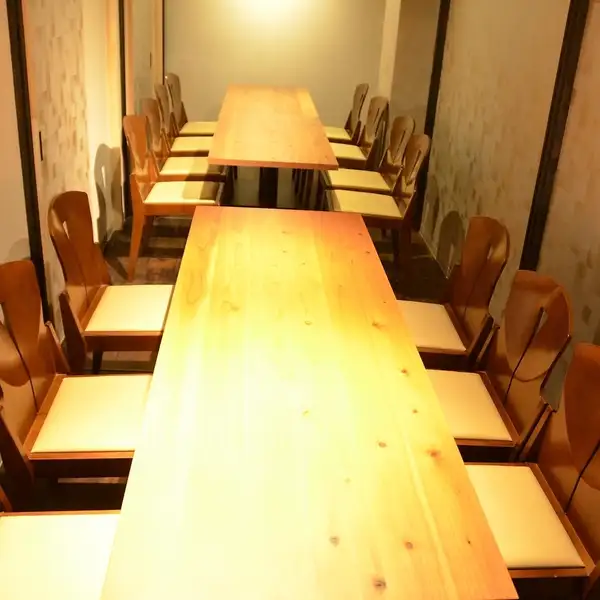 大人数でのご宴会も可能な全席完全個室でご案内!周りを気にせずにお楽しみいただけます♪最大24名様まで対応可能ですので、お気軽にお問合せください。その他、ご予算、ご要望などお気軽にお問い合わせください