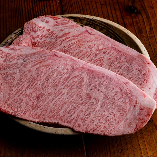 We offer high-quality A5 rank Wagyu beef, carefully selected by the owner himself.