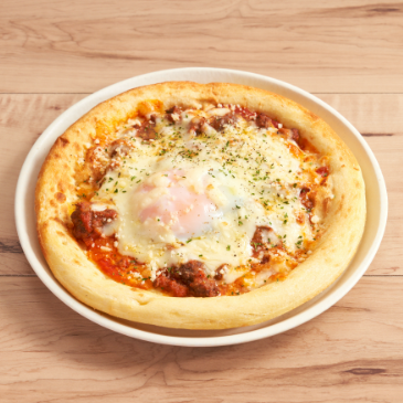 【ピザ】挽肉と温泉たまごのボロネーゼピザ