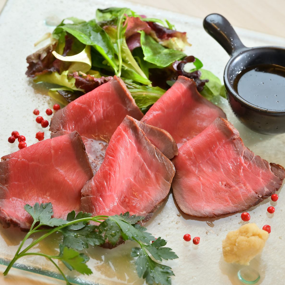 Roast beef cooked at low temperature is recommended★Please try it♪